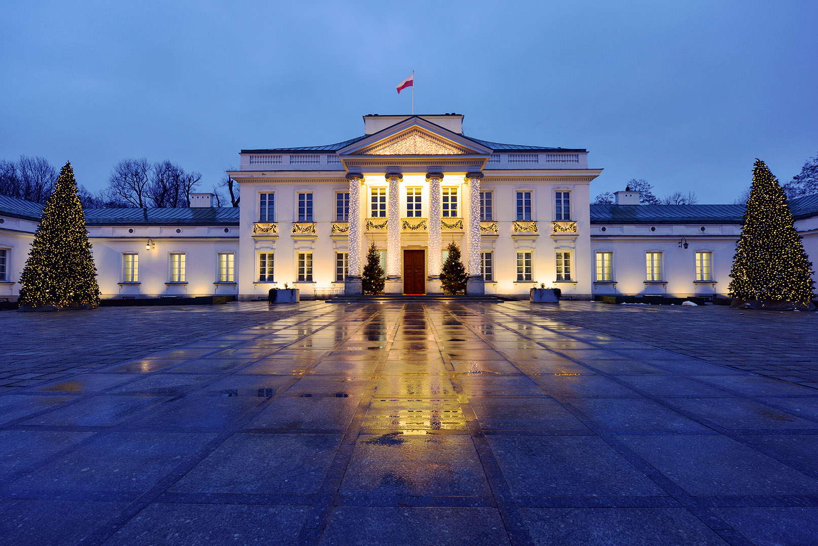 Iluminacja świąteczna Pałacu Belwederskiego
