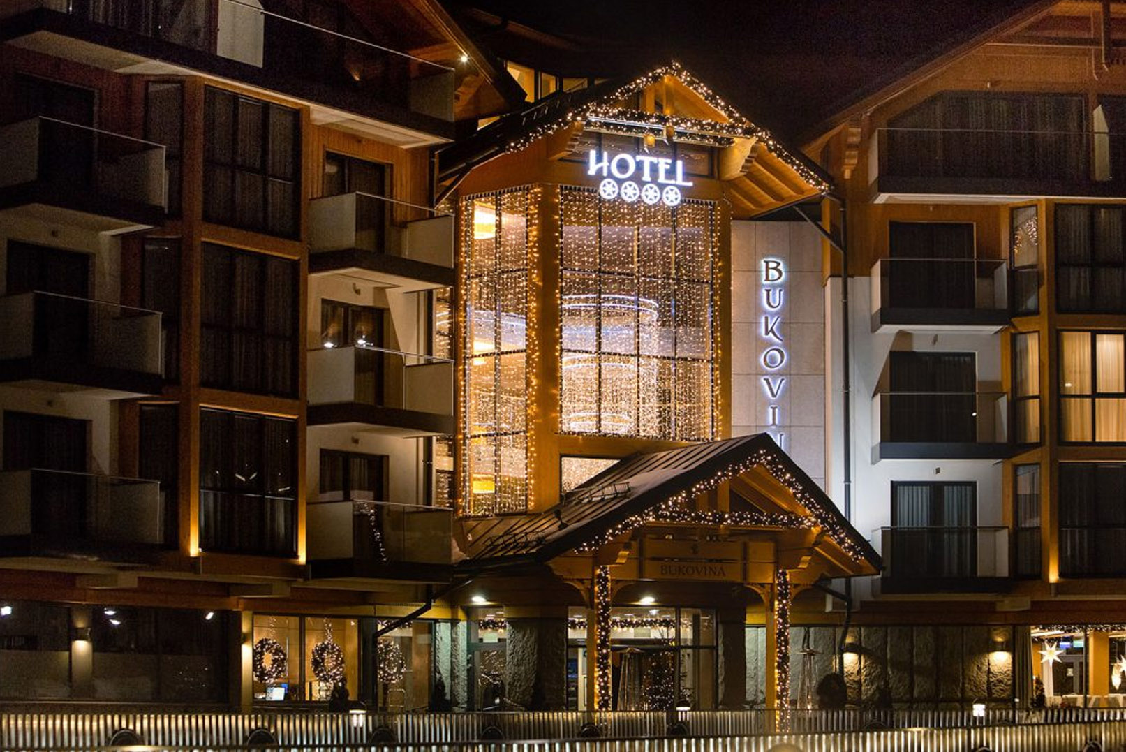 Iluminacja świąteczna Hotelu Bukovina